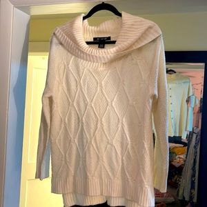 White turtle neck button back